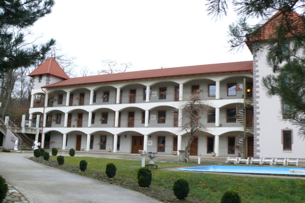 alsobodok-zoboralji-vallakozoi-magan-szakkozepiskola-2a