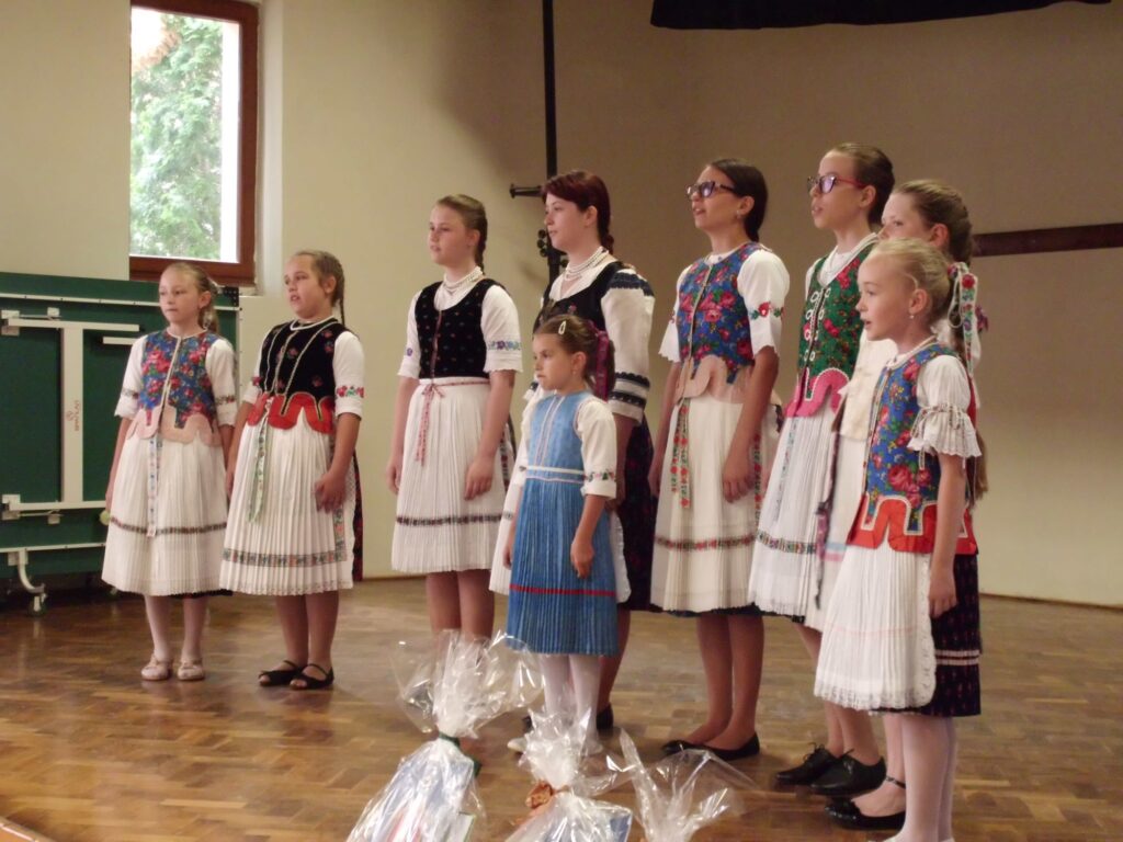 alsobodok-bodoki-nepzene-nepdalok-es-a-helyi-folklorcsoport-2a