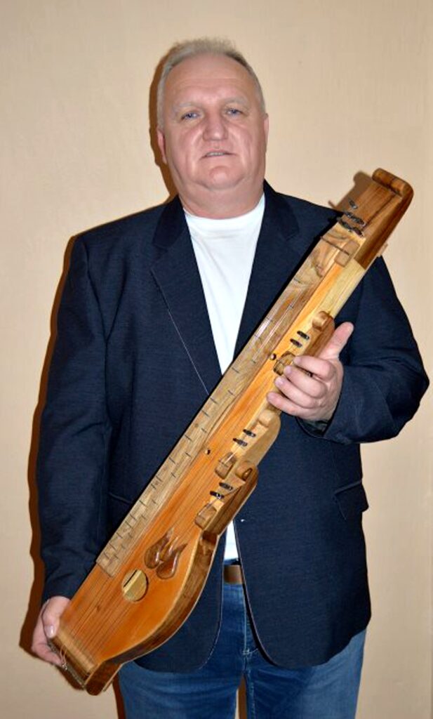 almagy-citera-keszito-1