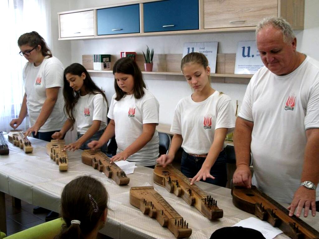 almagy-citera-keszito-5