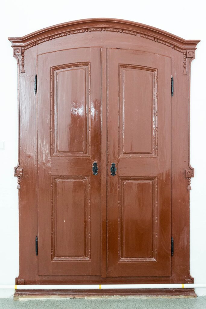 ogyalla-6-os-kuria-ajto