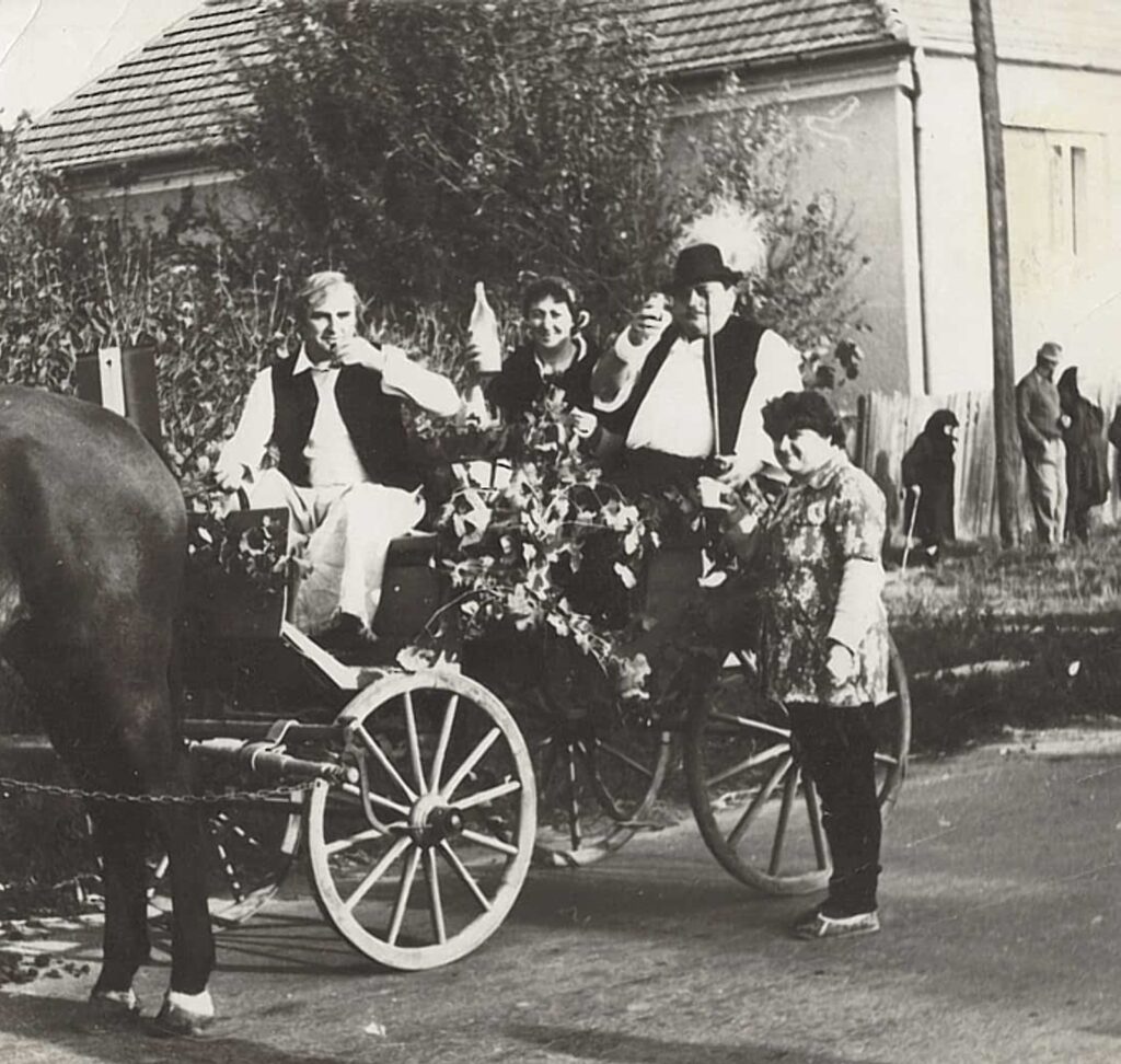 Madar_szureti-felvonulas_1984a