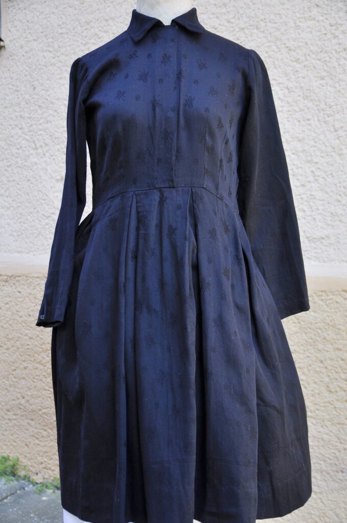 madari_fekete_menyasszonyi_ruha