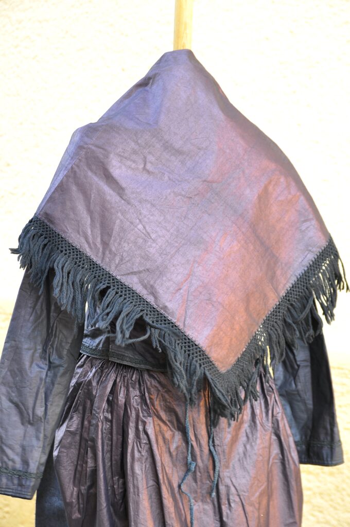 Madar_noi_viselet_gyujtes (2)