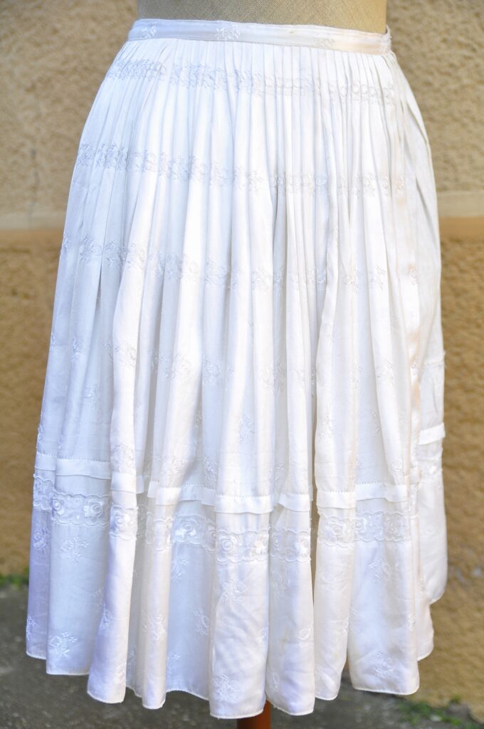 Madar_noi_viselet_gyujtes (1)