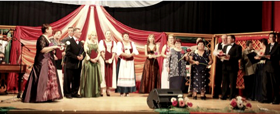 oszirozsa-ipolynyek-enekesek-1