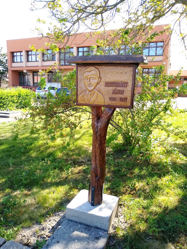 beny-esterhazy-emlekmu