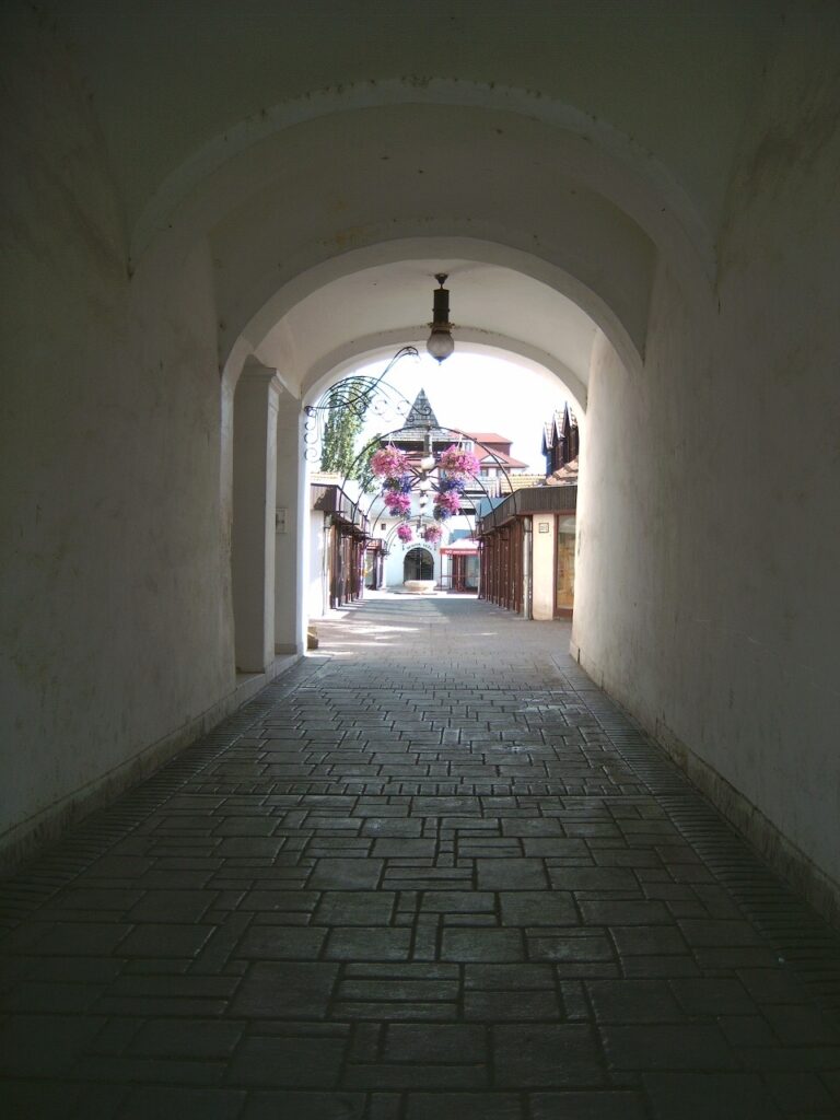 lc-kubinyi-haz-kapualj