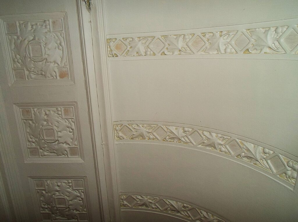 lc-lechner-villa-stukkos-boltiv