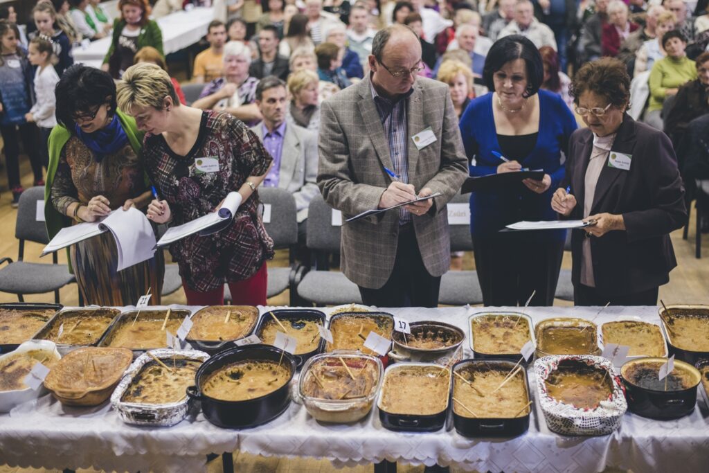 kurti_kotesfesztival-zsuri_ertekel