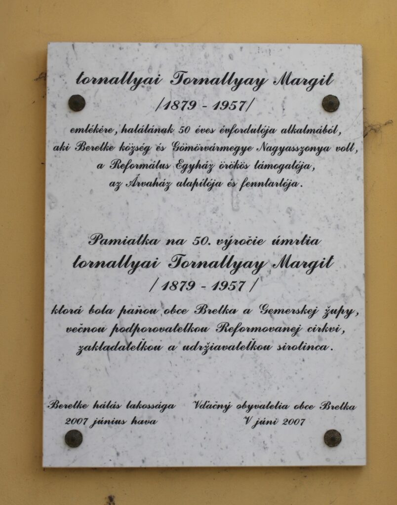 beretke-tornallyay-margit-emlektablaja-3