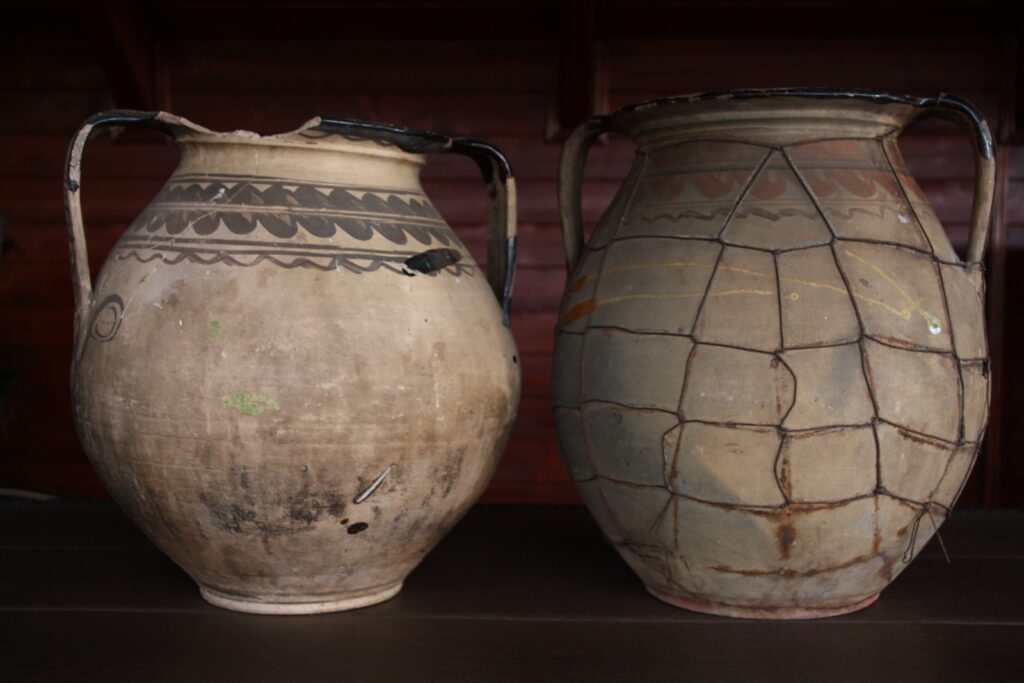 gomor-lakodalmas-es-drotozott-fazek