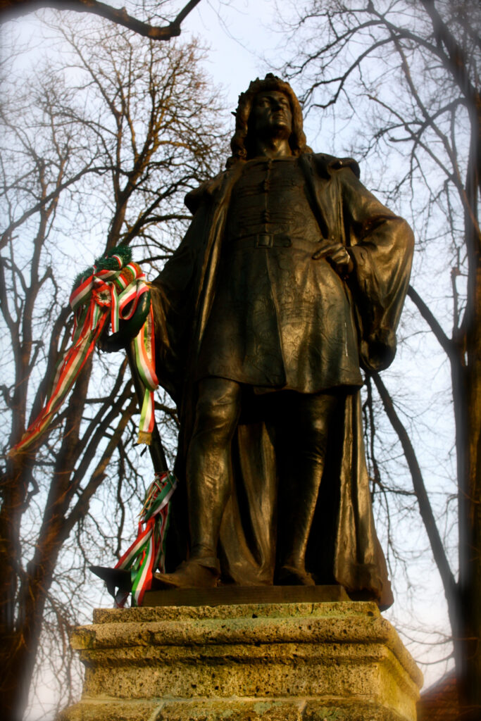 matyas-kiraly-egesz-alakos-szobra