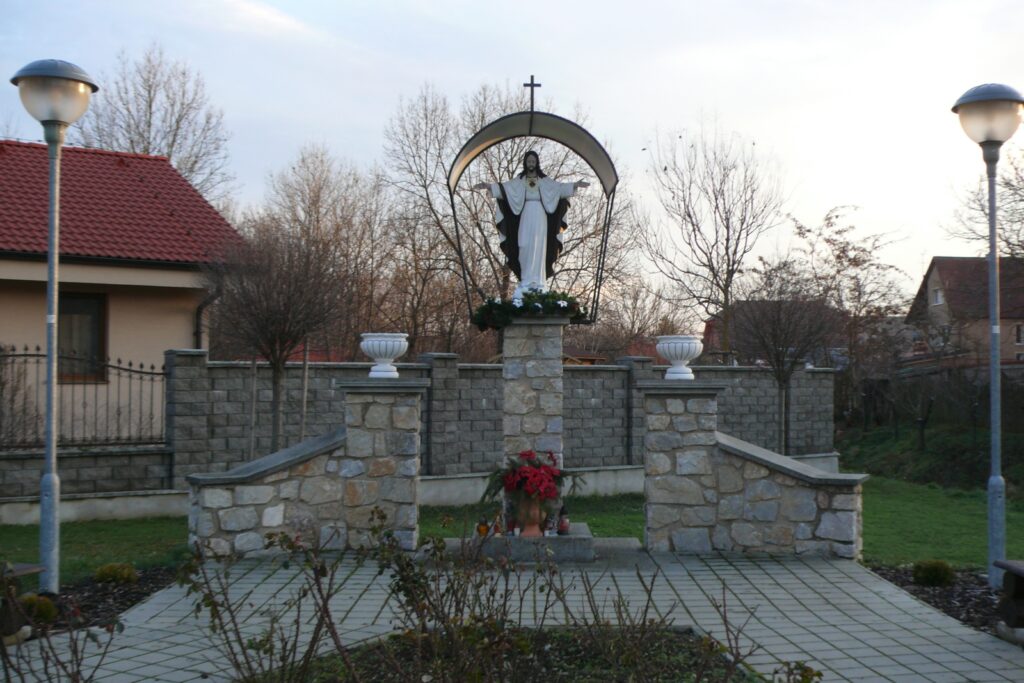 pograny-ut-menti-szakralis-kisemlekek-4