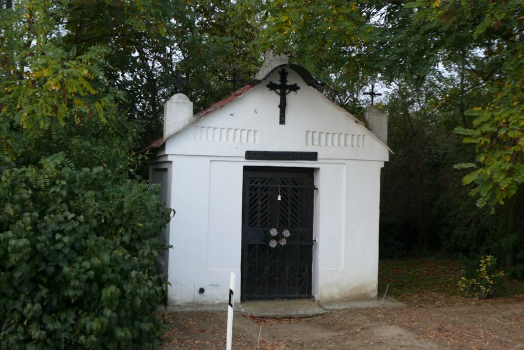 pograny-ut-menti-szakralis-kisemlekek-5