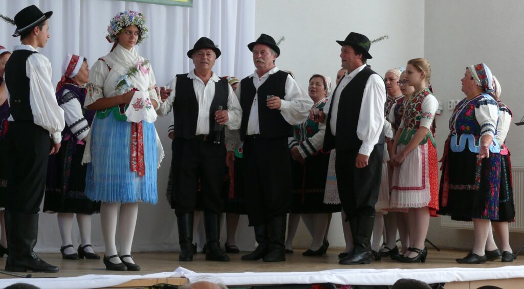 pograny-pogranyi-nepszokasok-2a