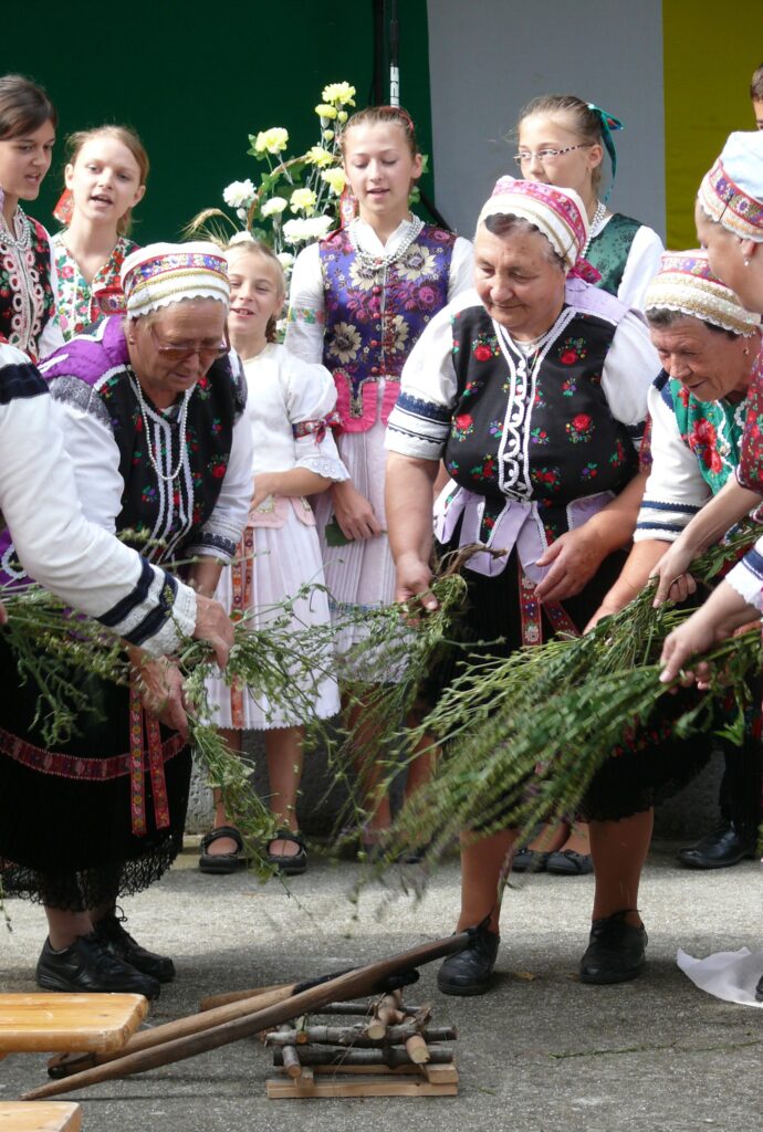 pograny-pogranyi-nepszokasok-3a