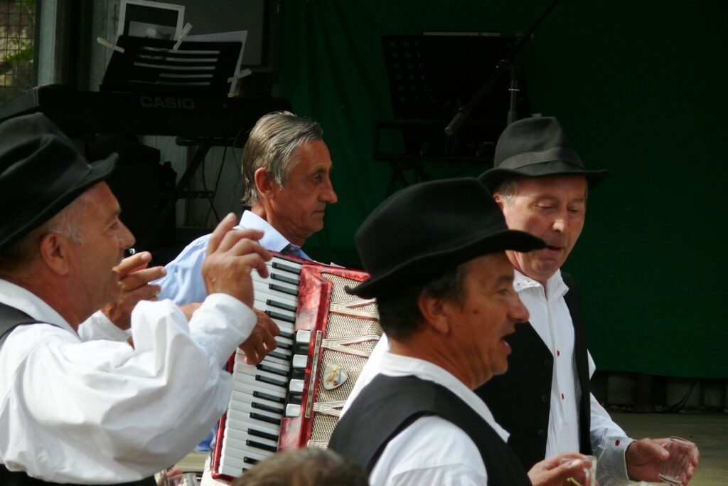 pograny-pogranyi-nepszokasok-4a