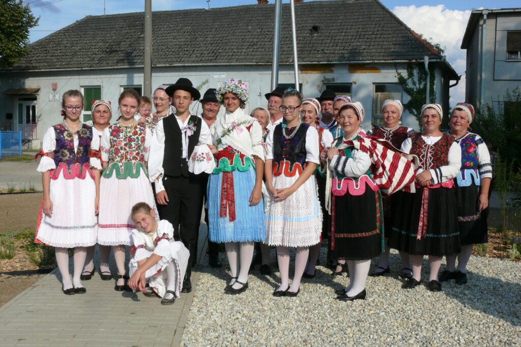 pograny-pogranyi-nepviselet-1a