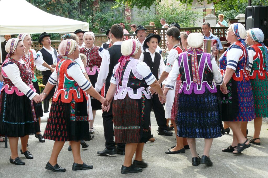 pograny-pogranyi-nepviselet-4a