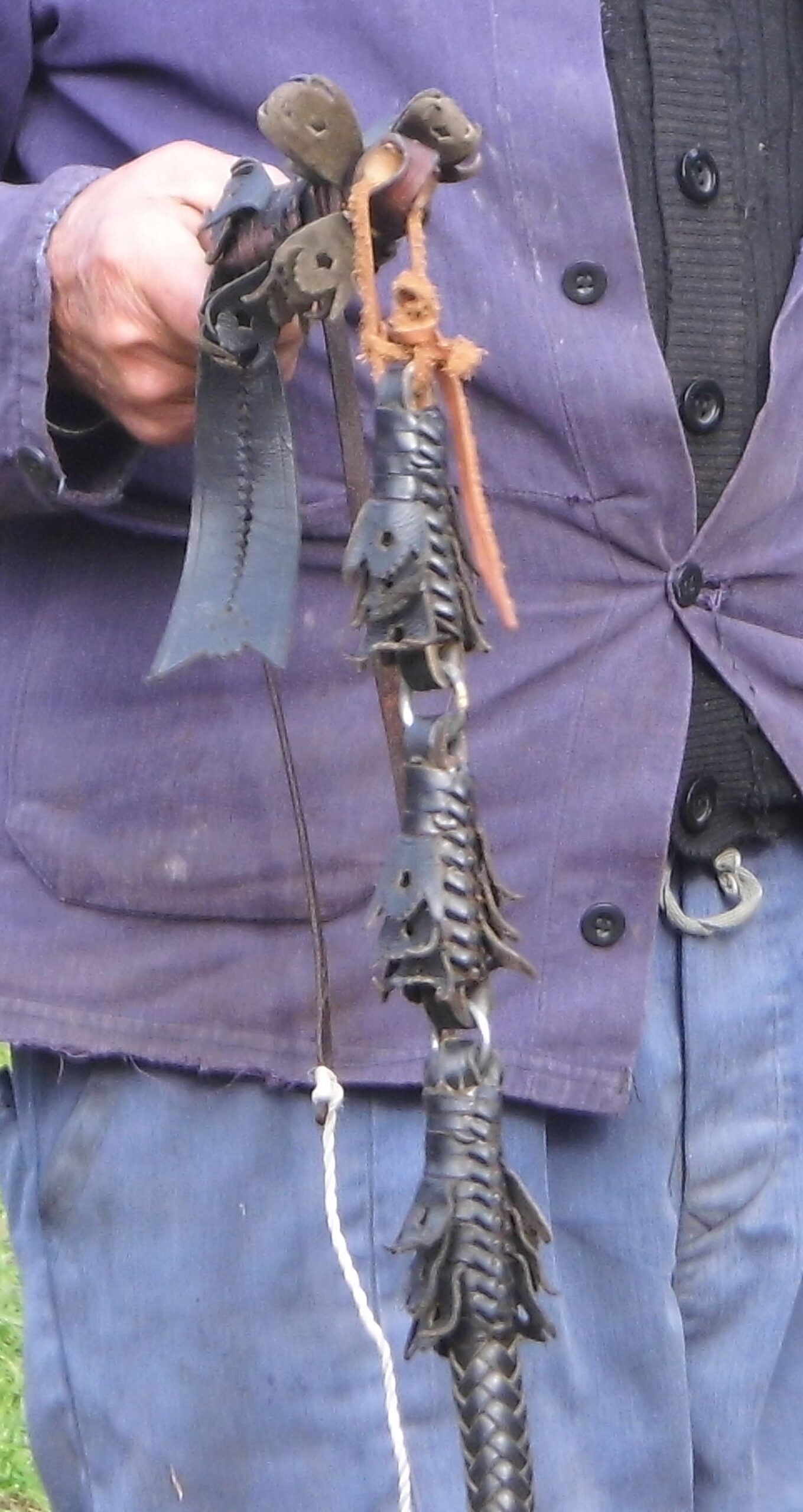 gomorpeterfala-karikas-ostor-1