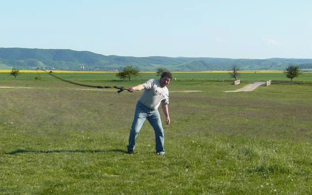 gomorpeterfala-karikas-ostor-3