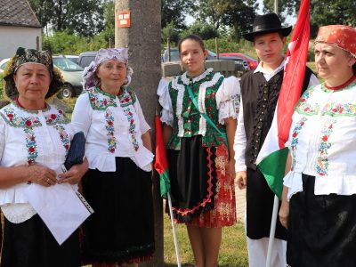 Bukréta folklór csoport