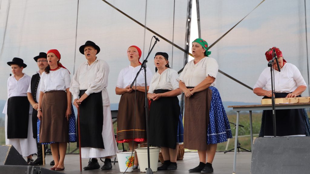 A Bukréta folklór csoport
