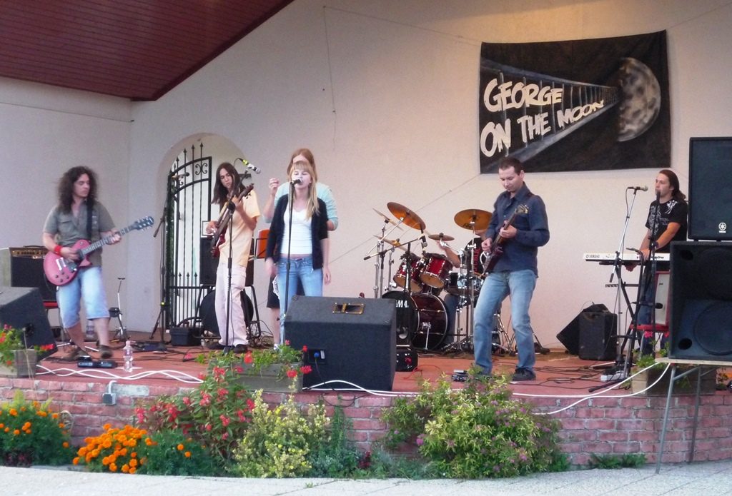 george_on_the_moon_nemesocsa_02