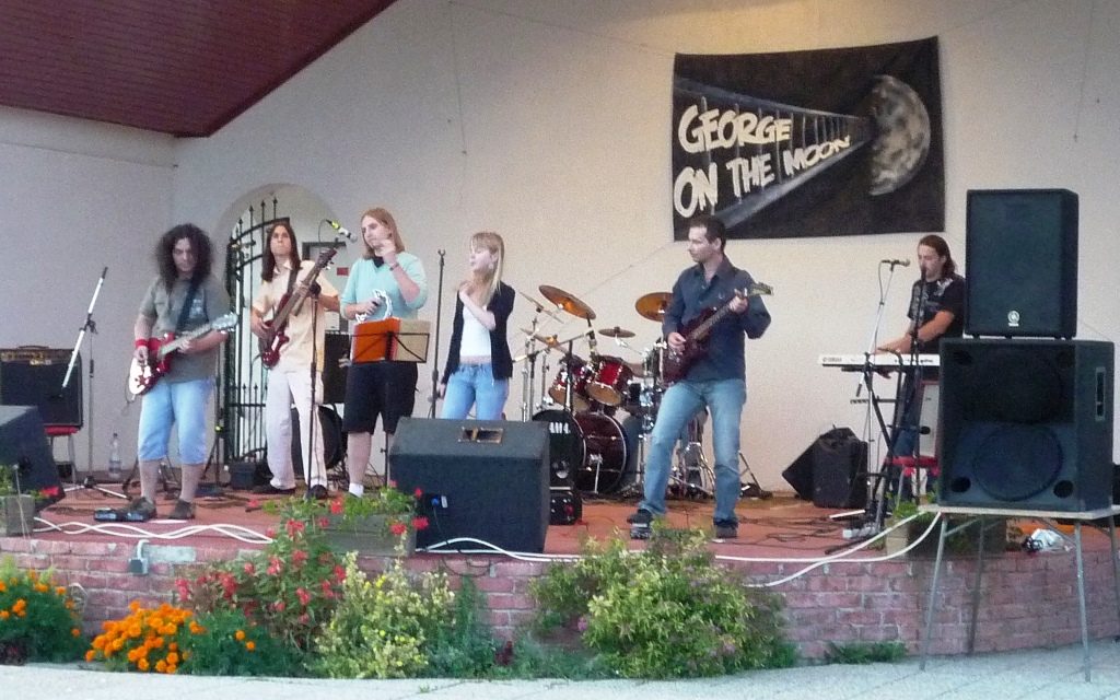 george_on_the_moon_nemesocsa_03