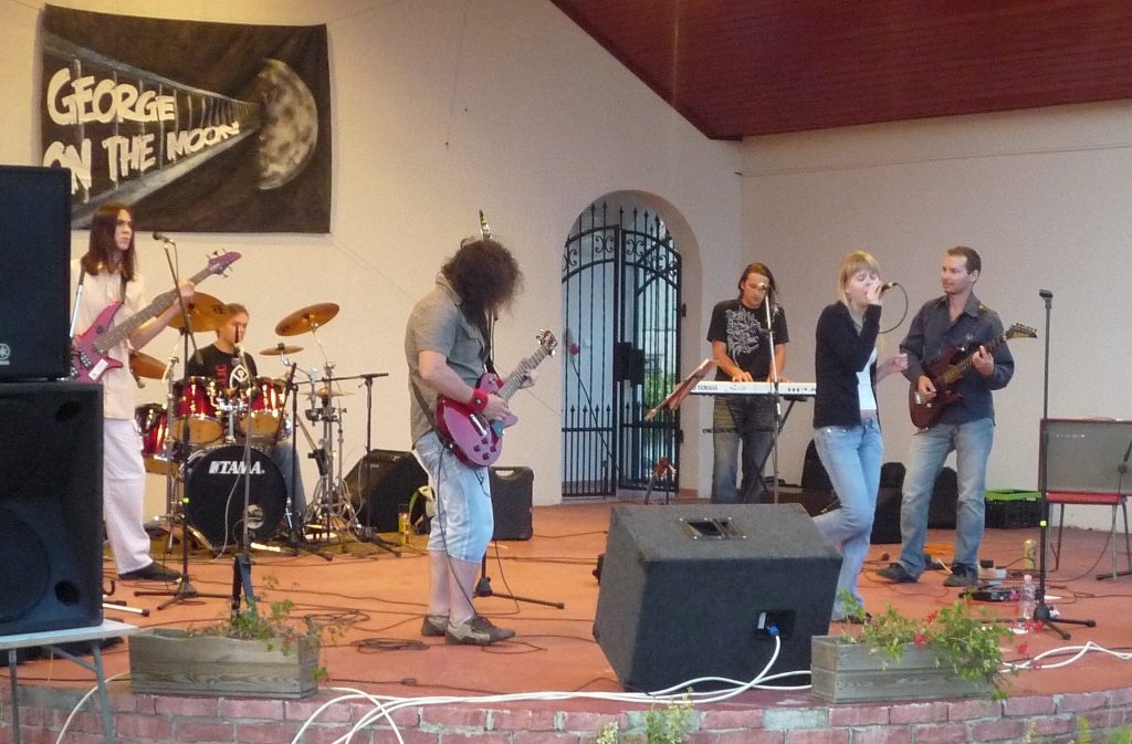 george_on_the_moon_nemesocsa_05