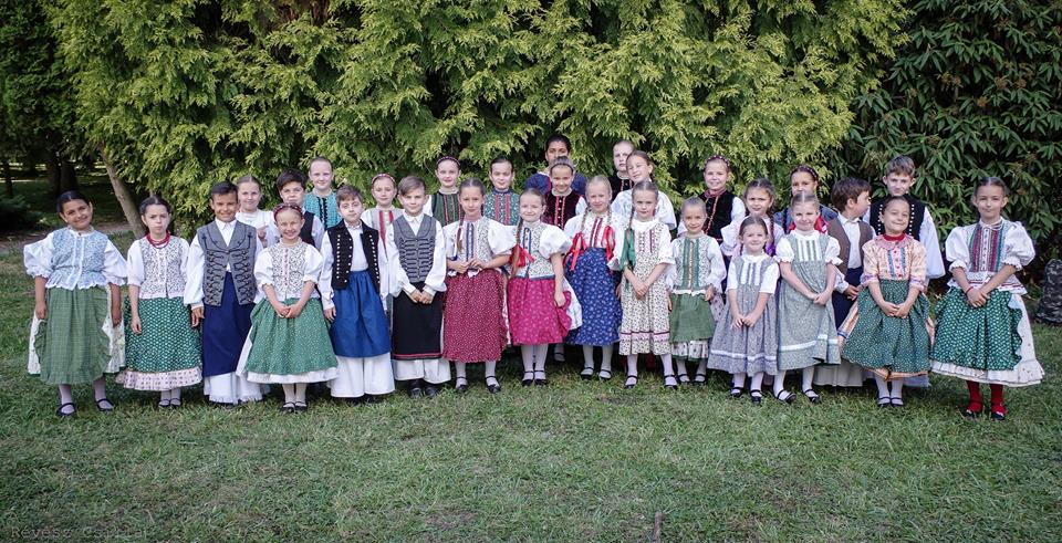 apro-kincso-gyermek-neptancegyuttes
