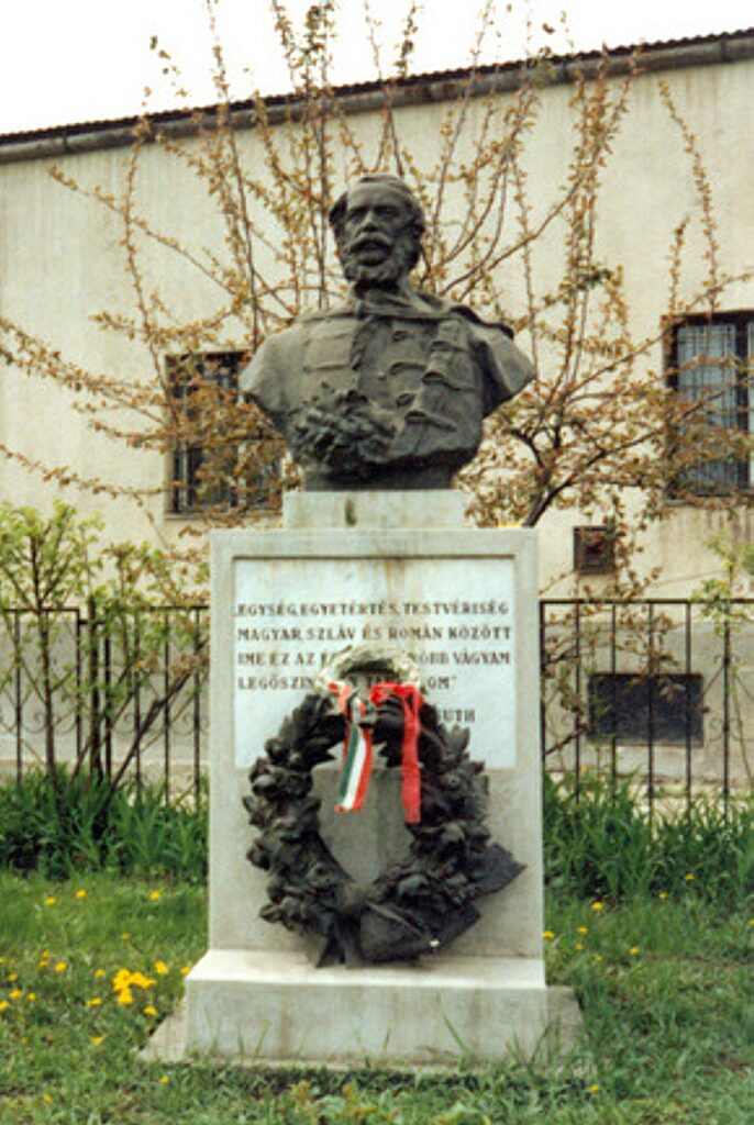Kossuth Lajos mellszobra