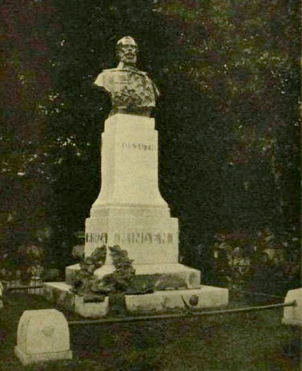 Kossuth Lajos mellszobra