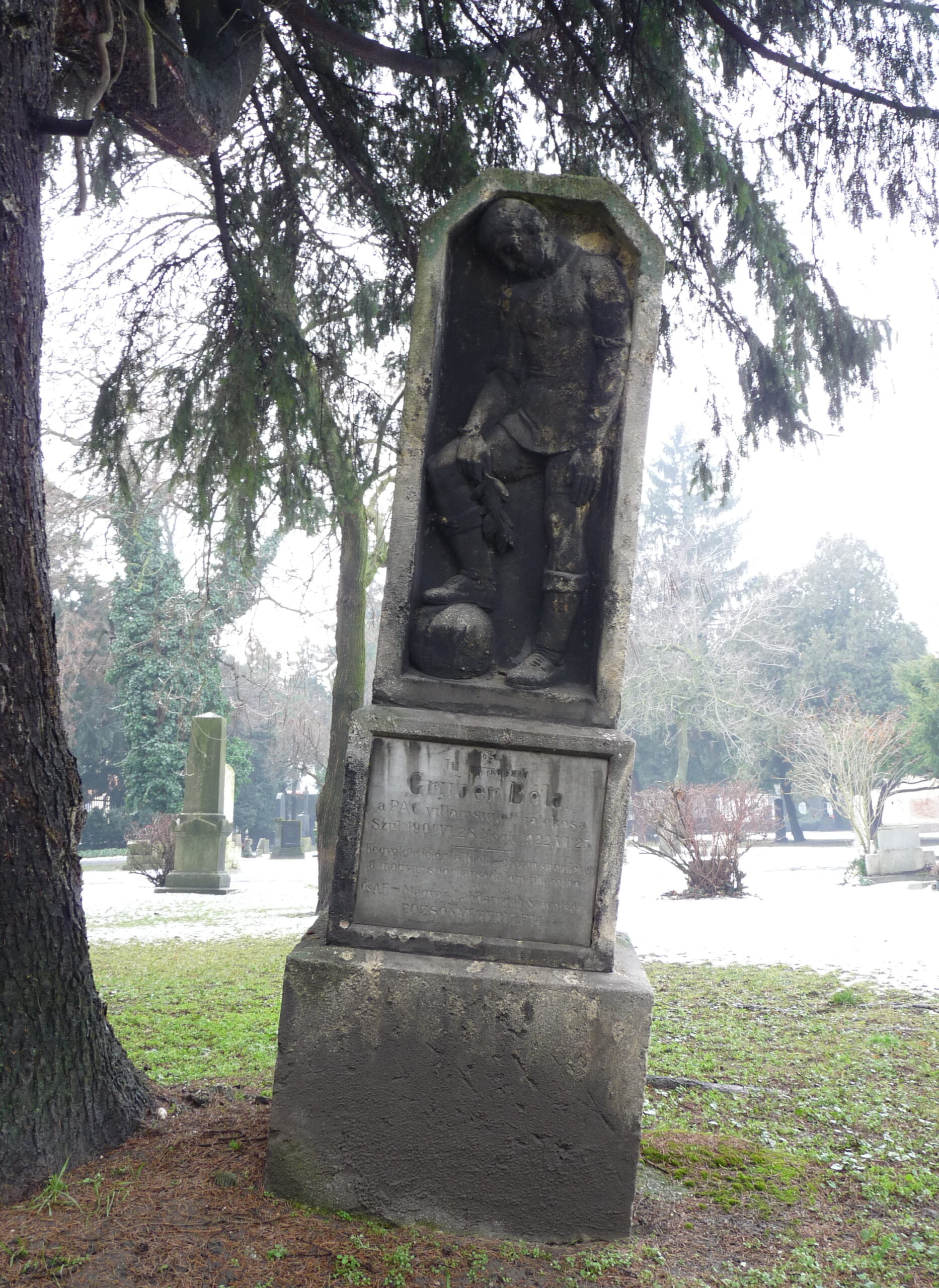 Gruber Béla síremléke