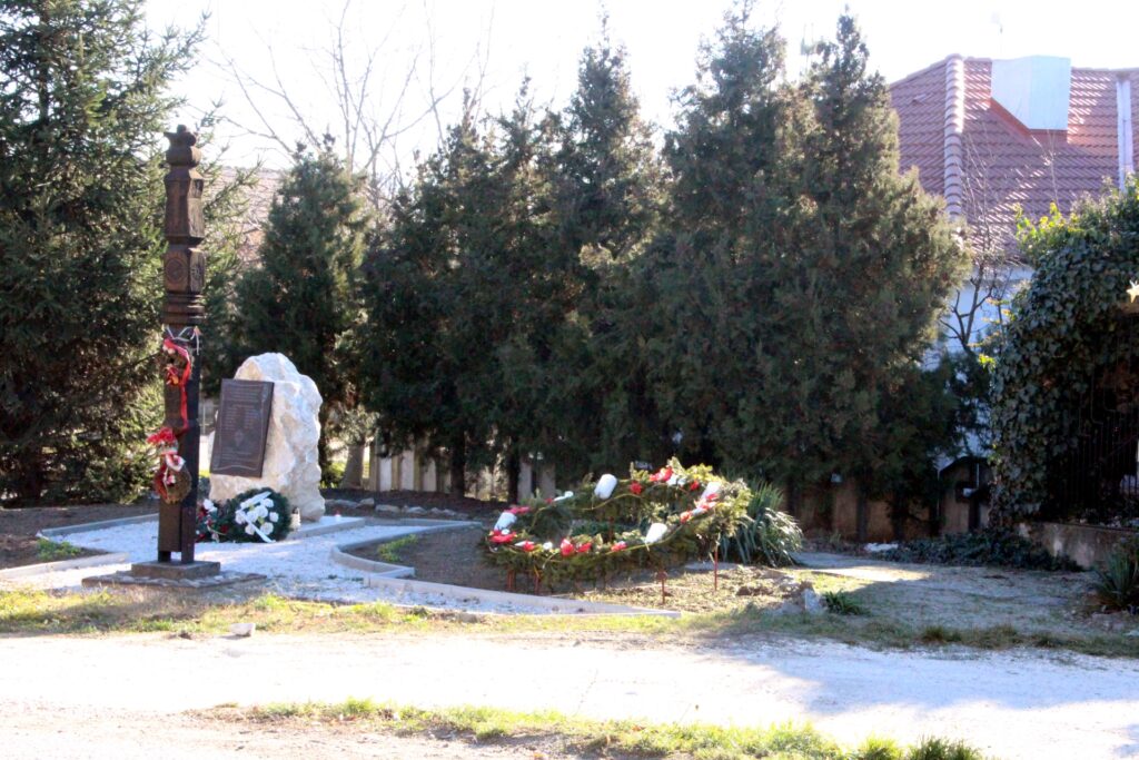 A 2. világháborúban elesett civil hősök emlékműve