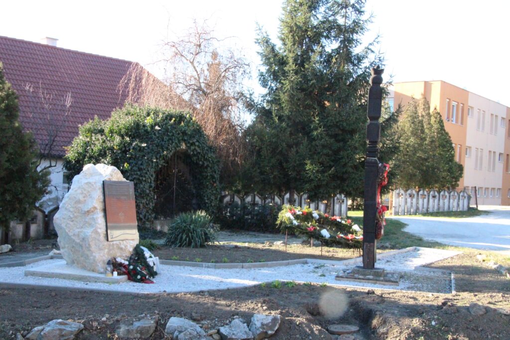 A 2. világháborúban elesett civil hősök emlékműve