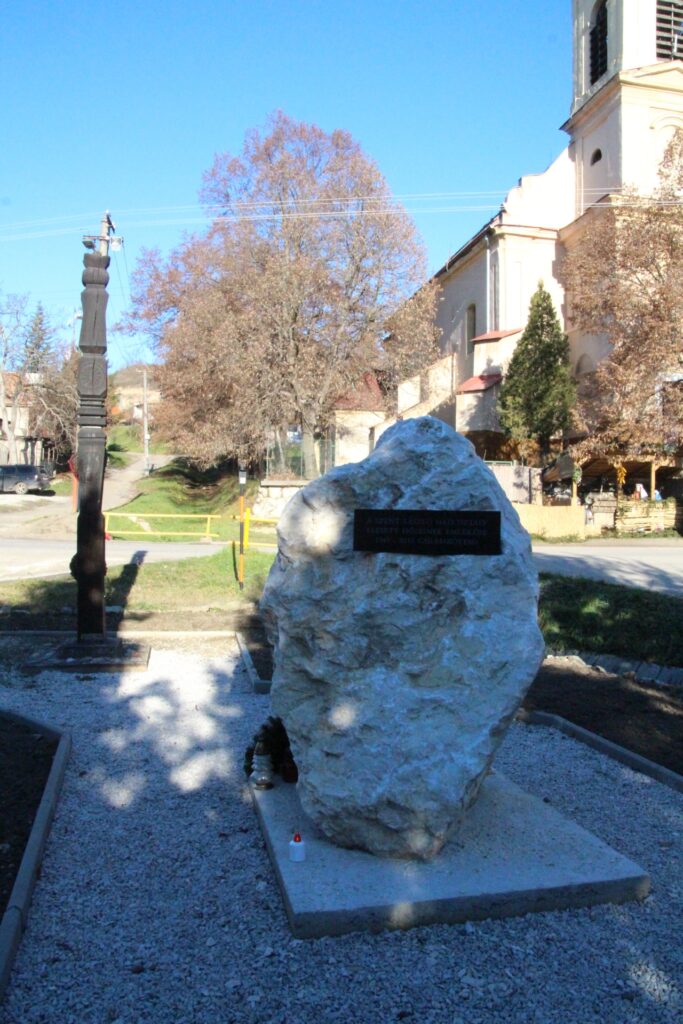 A 2. világháborúban elesett civil hősök emlékműve