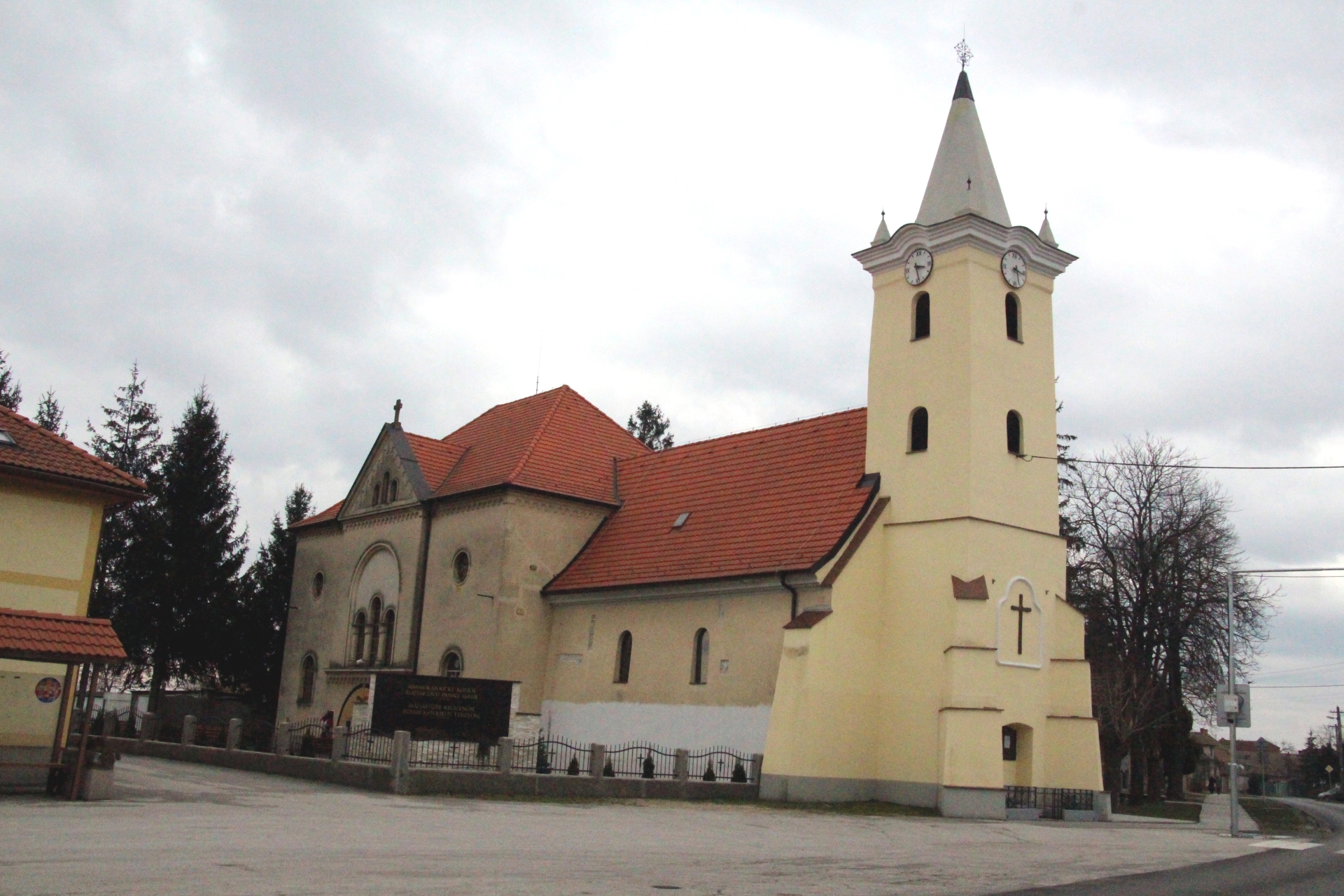 A Rózsafüzér királynője tiszteletére szentelt római katolikus templom