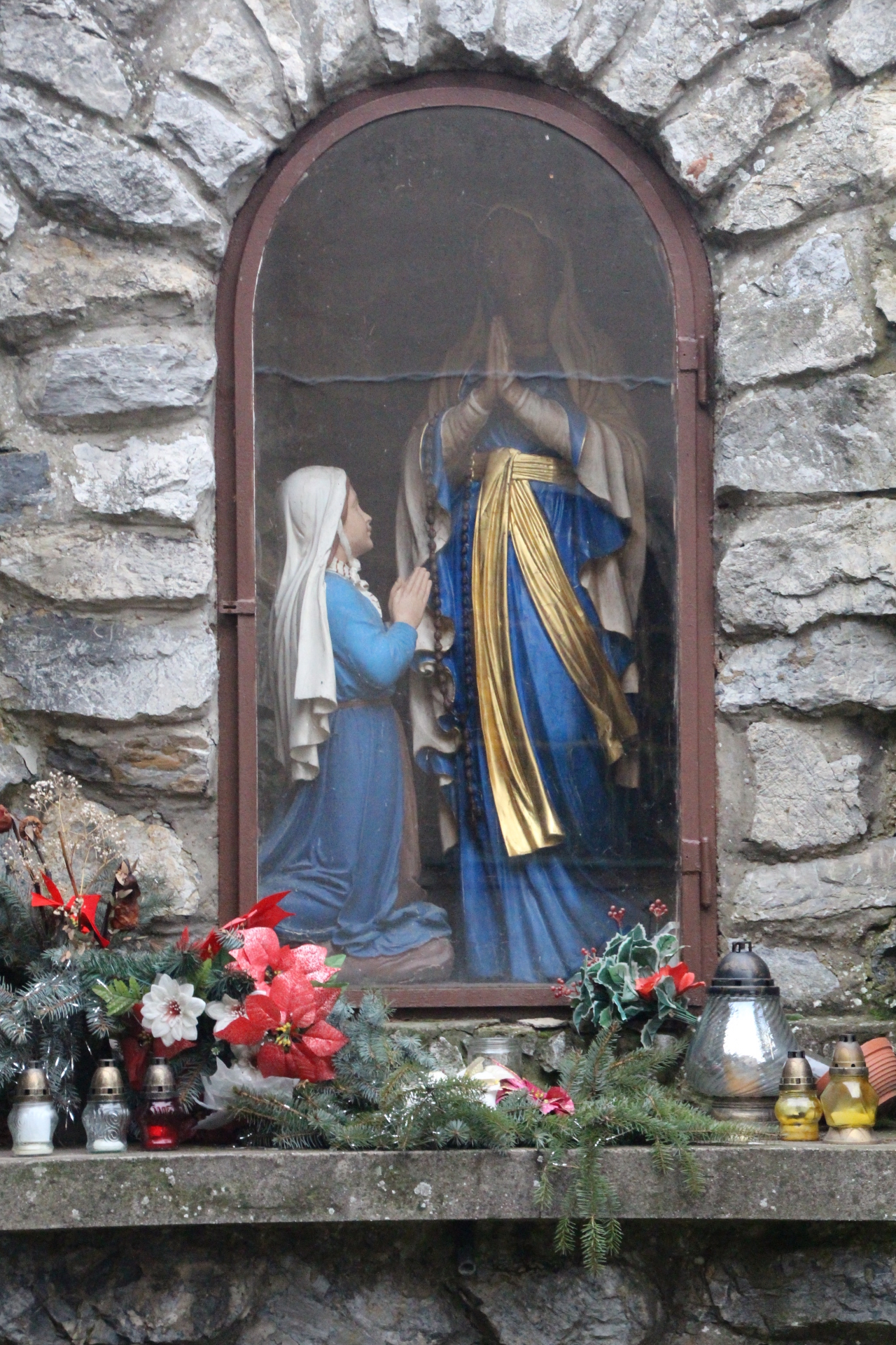 Lourdesi barlang Egyházfán