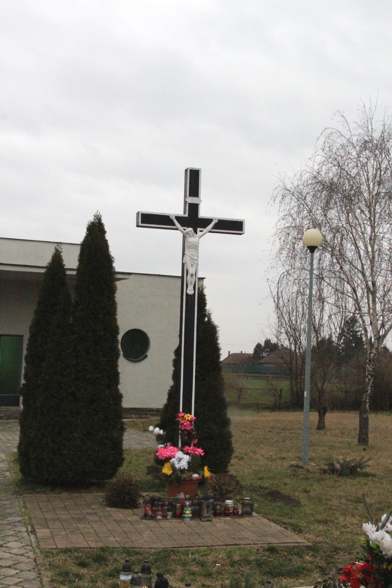 A pénteksúri temetői nagykereszt