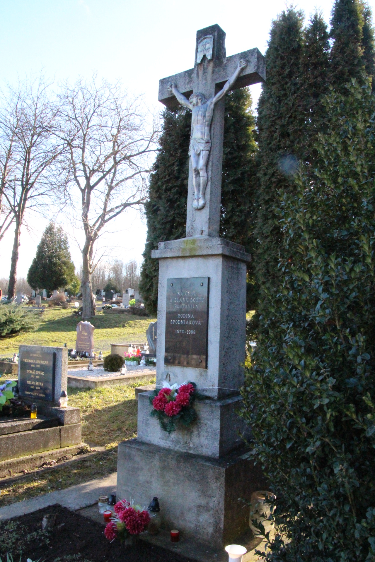 Temetői emlékkereszt