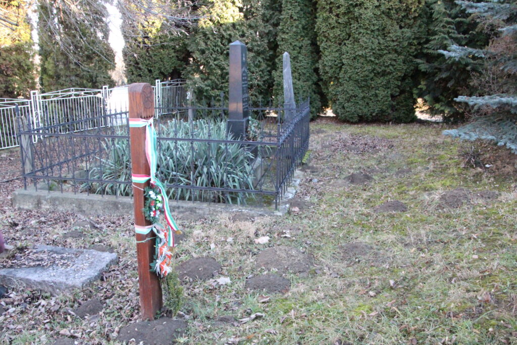 Lénárt Lajos lelkész sírja