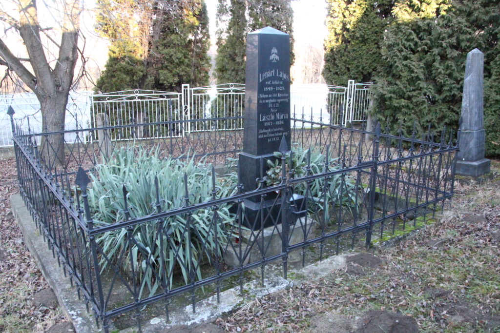 Lénárt Lajos lelkész sírja