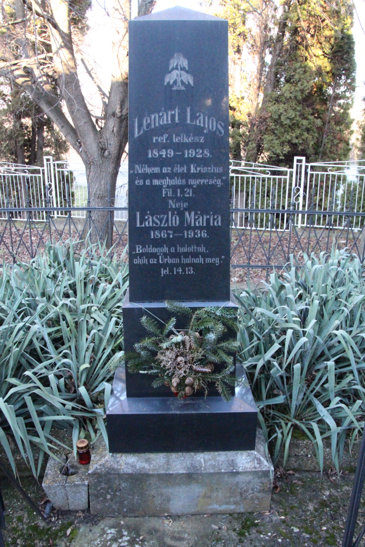 Lénárt Lajos lelkész sírja