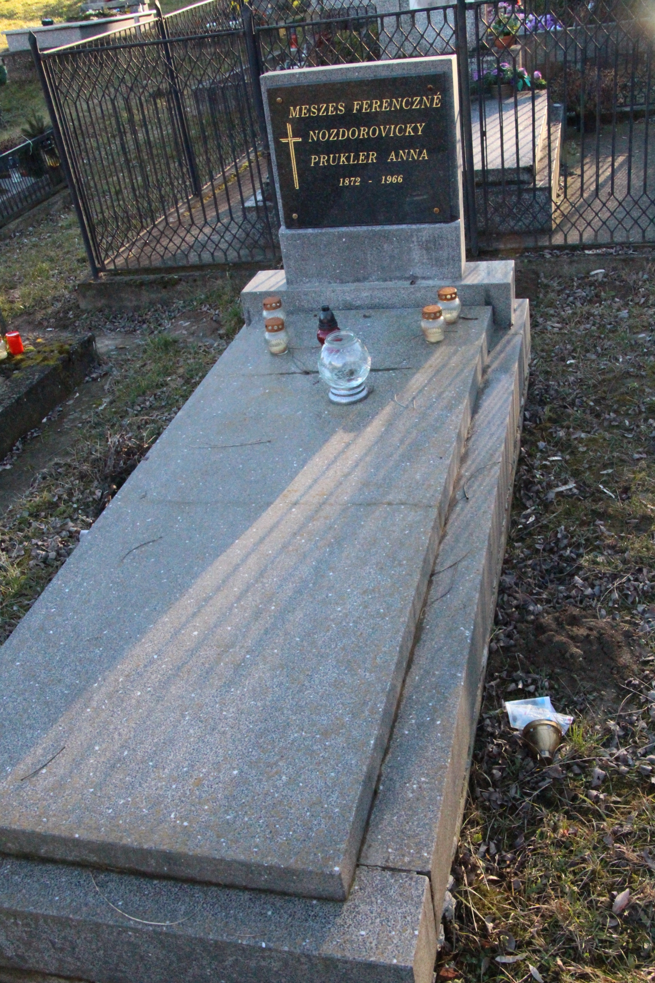 Meszes Ferencné sírja