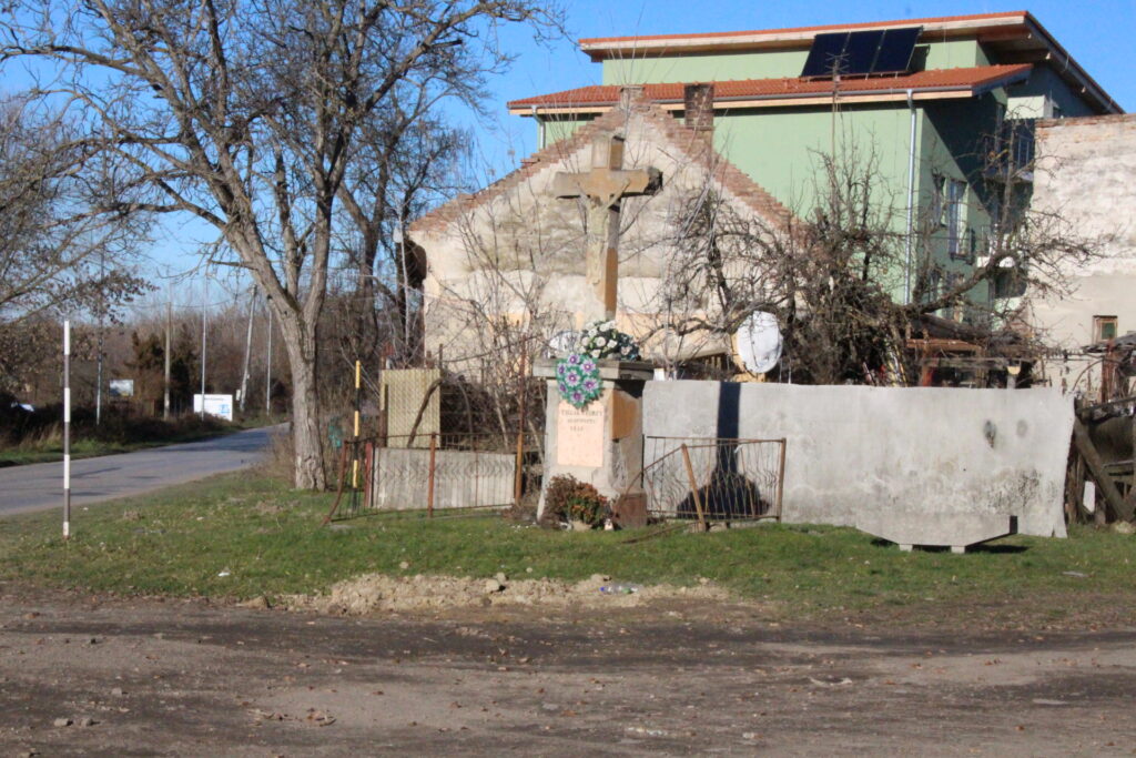 Útmenti kereszt a város végén