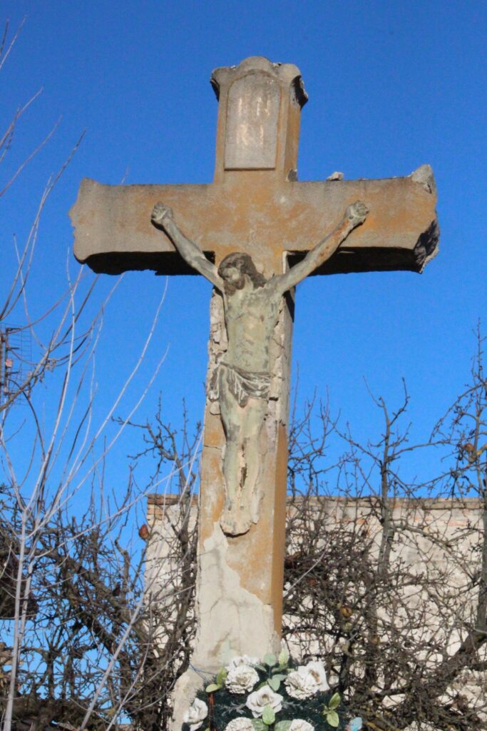 Útmenti kereszt a város végén