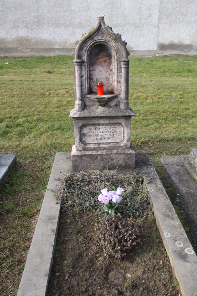 Róth Ignácz párkányi plébános sírja