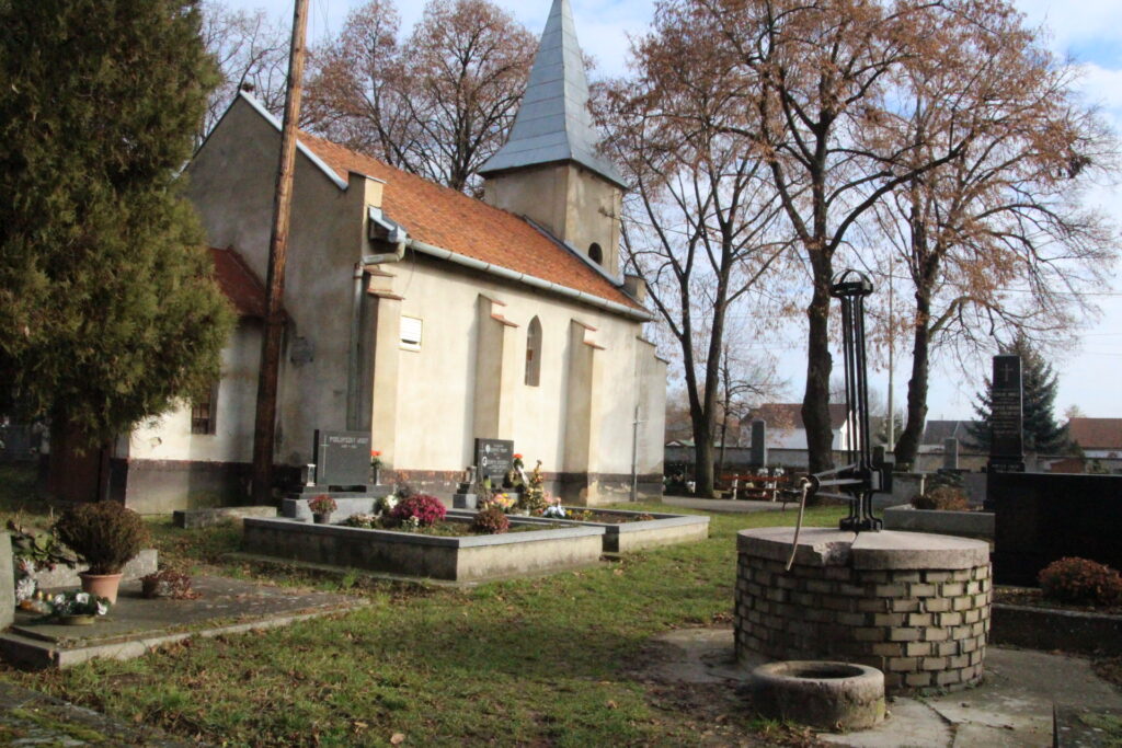 A párkányi temető kútja